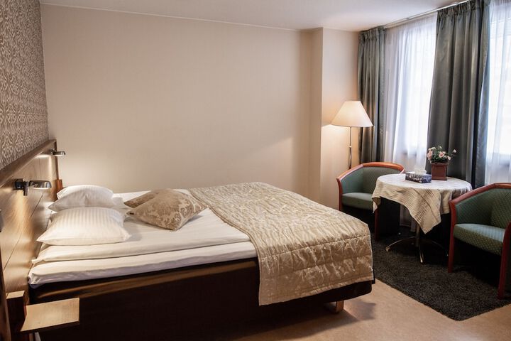 Room 14 of 65