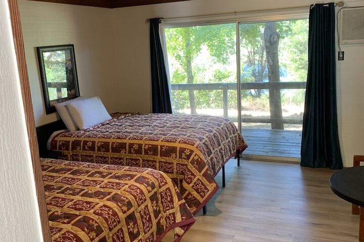 2 Double Beds (5 of 6)