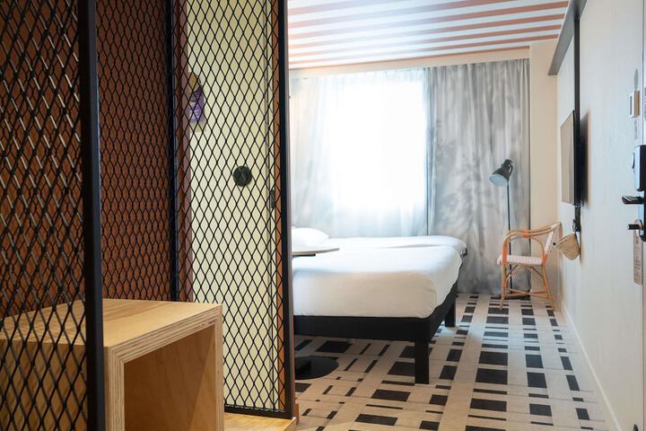 Hotel 148 of 151