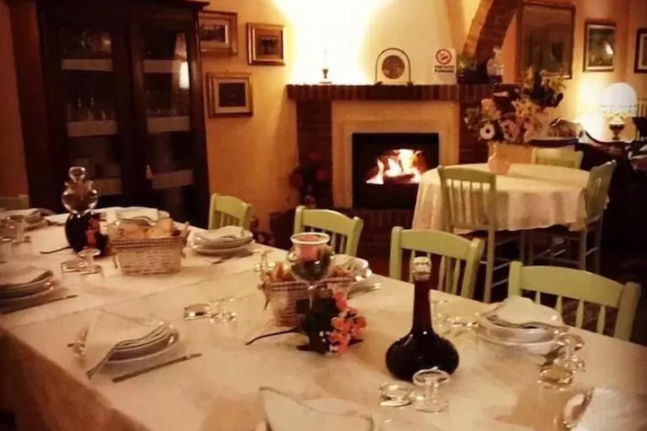 Dining 19 of 49