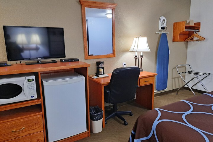 Room 4 of 32