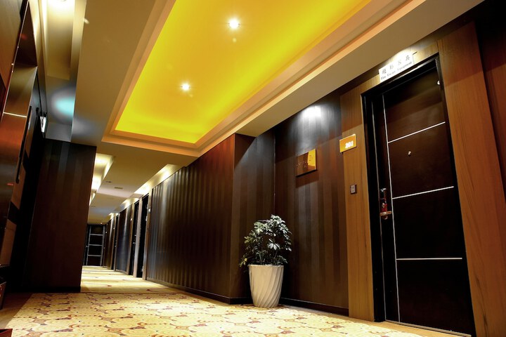 Ballroom/Hall 45 of 56