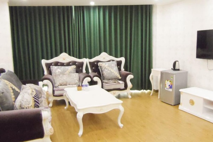 Room 12 of 25