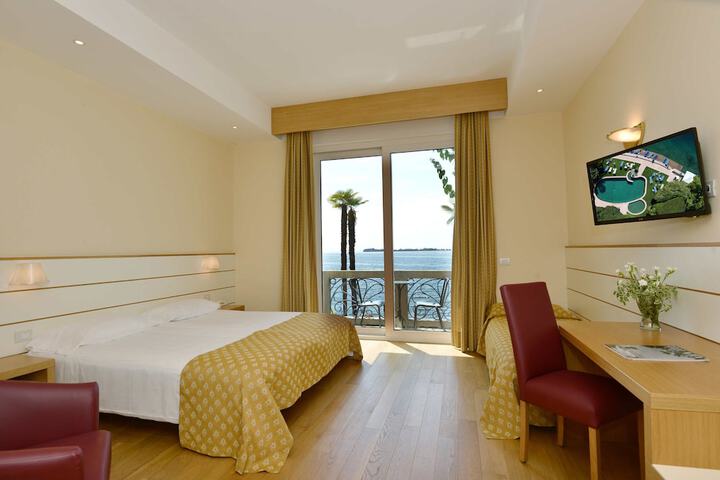Room 4 of 44
