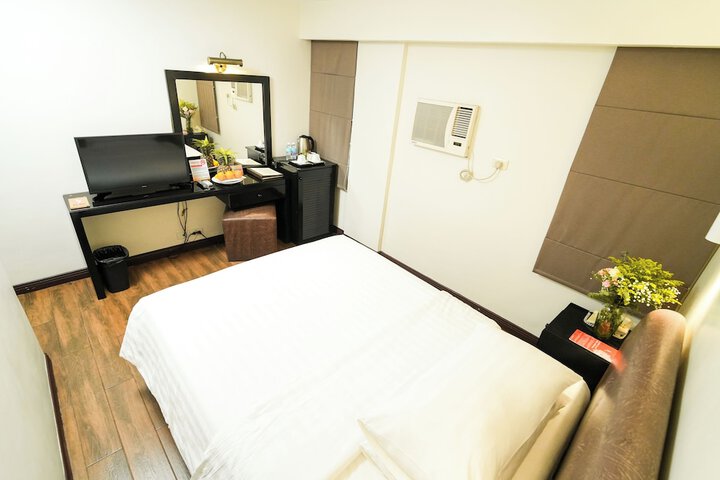 Room 13 of 66