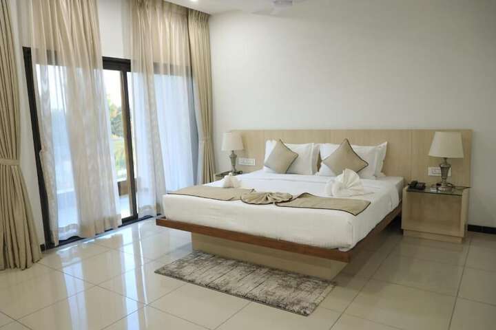 Room 15 of 27
