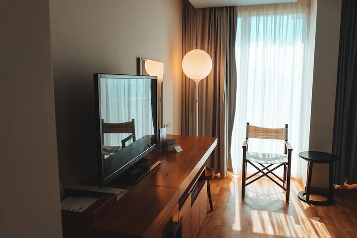 Room 4 of 180