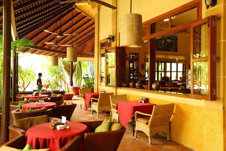 Entrance & Lobby