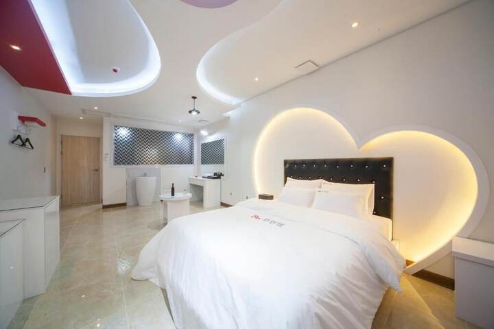 Room 20 of 49