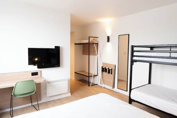 Room 34 of 77