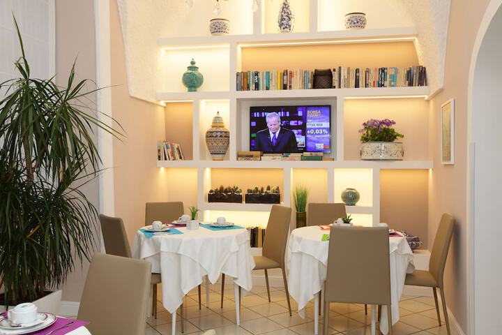 Breakfast area