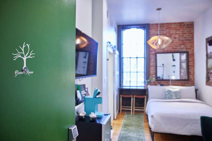 Room 9 of 172