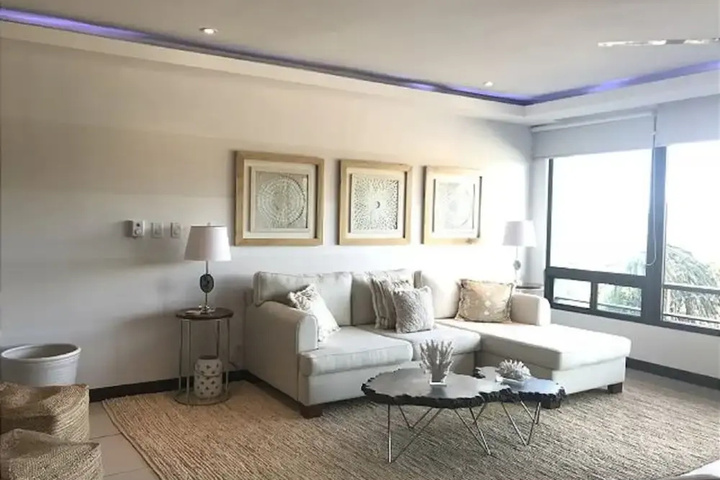 Room 4 of 17