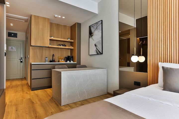 Room 103 of 198