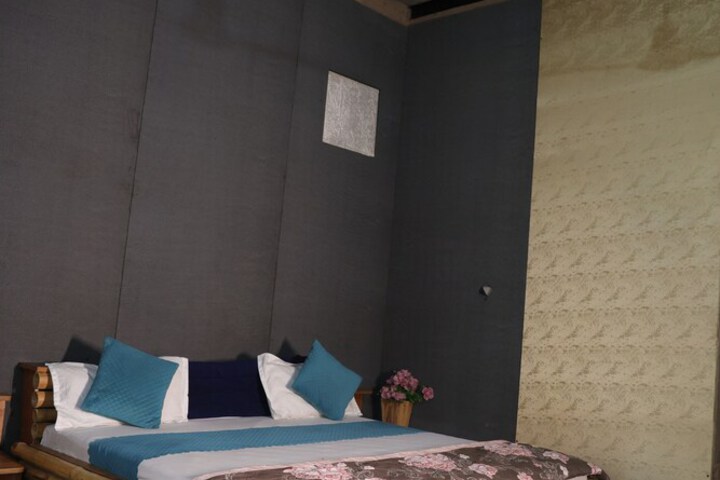Room 8 of 48