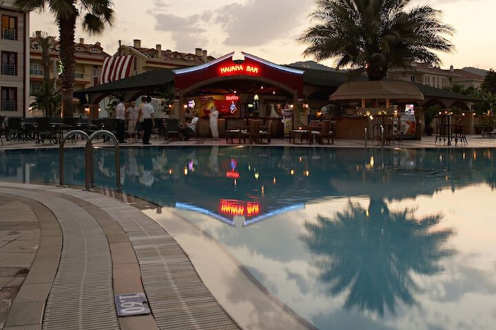 Hotel with Pool