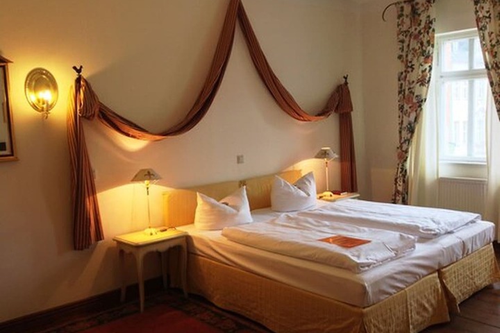 Room 14 of 19