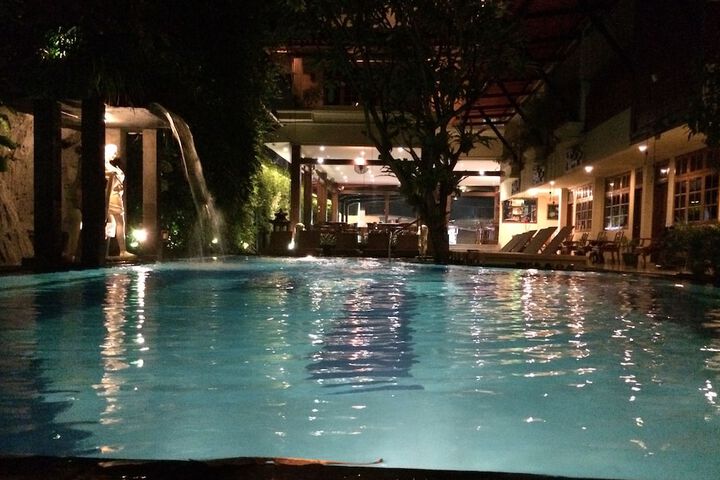 Hotel with Pool