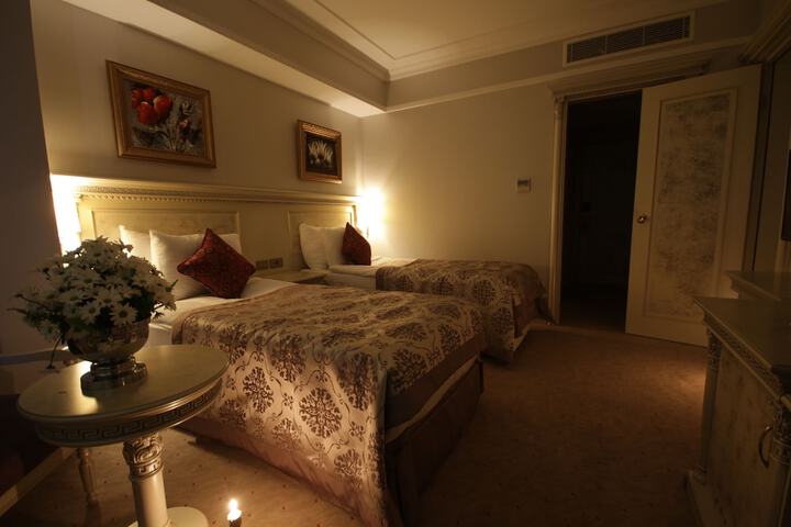 Room 11 of 77