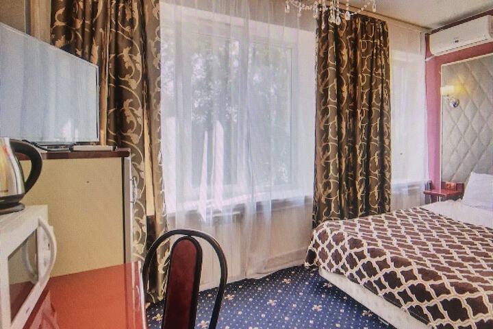 Room 6 of 8