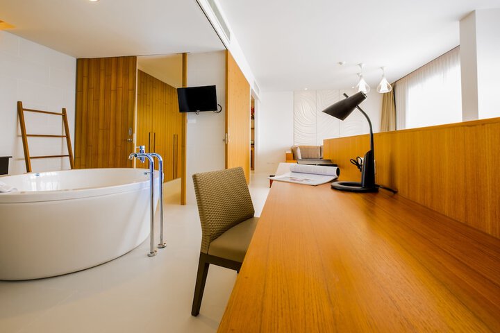 Room 14 of 128