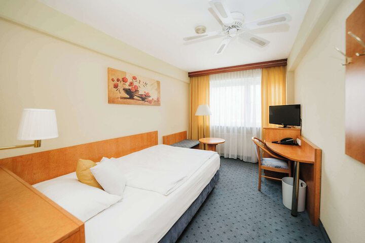 Room 16 of 35