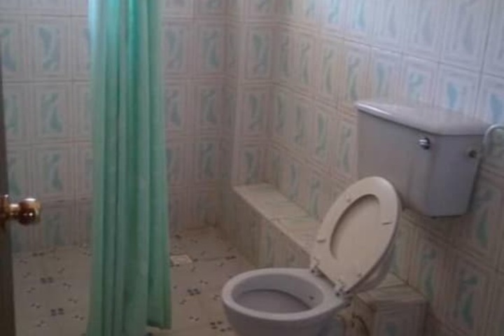 Room 4 of 7