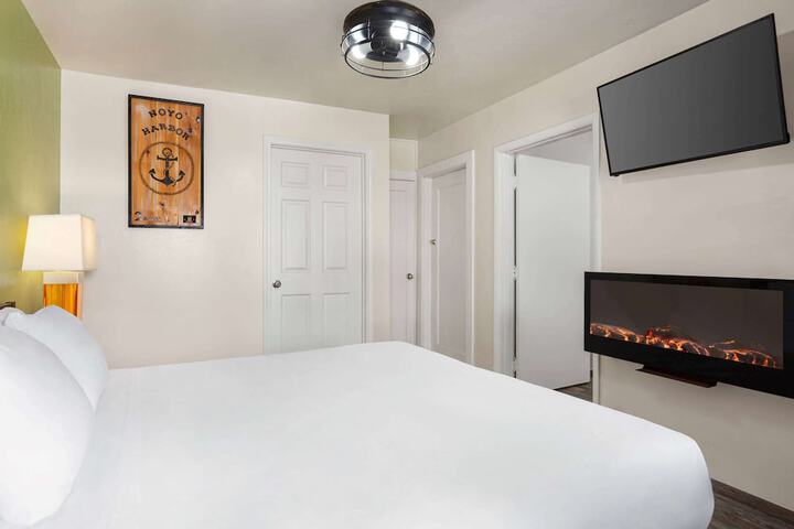 1 King Bed with Continental Breakfast (5 of 13)