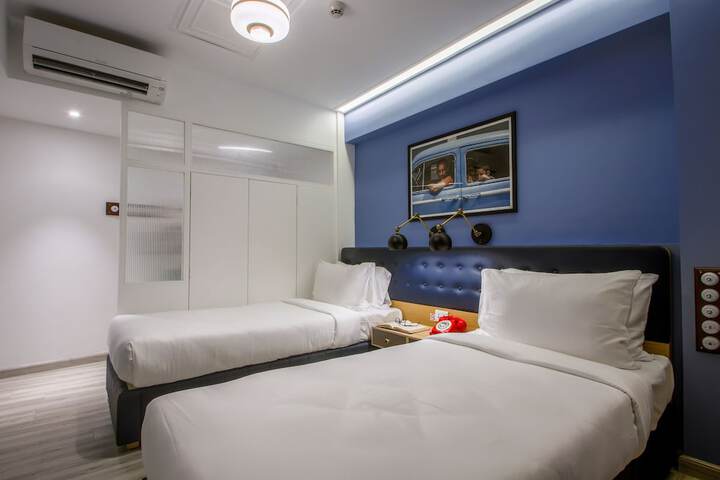 Room 10 of 38
