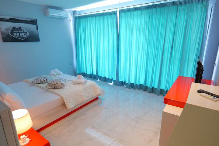 Room 32 of 85