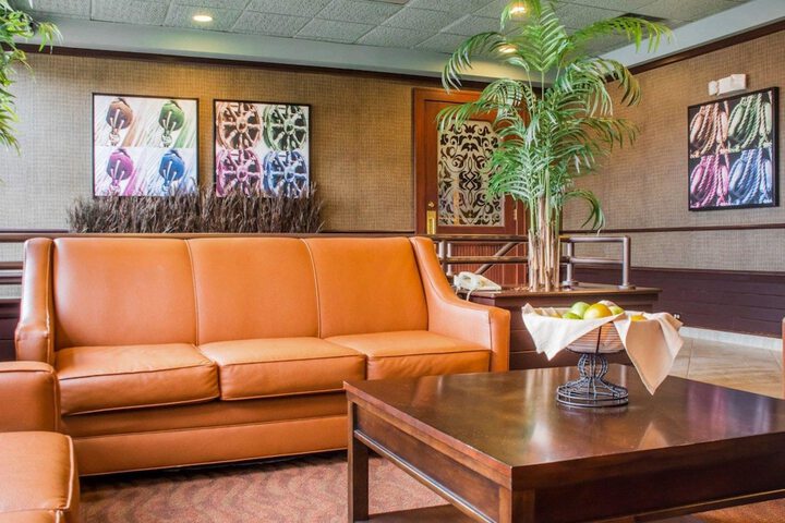 hotel suites in oswego ny