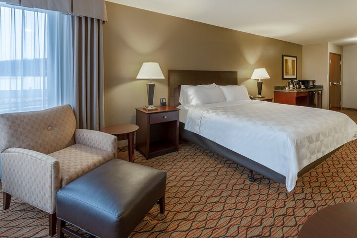 Standard King Bed Accessible (7 of 31)