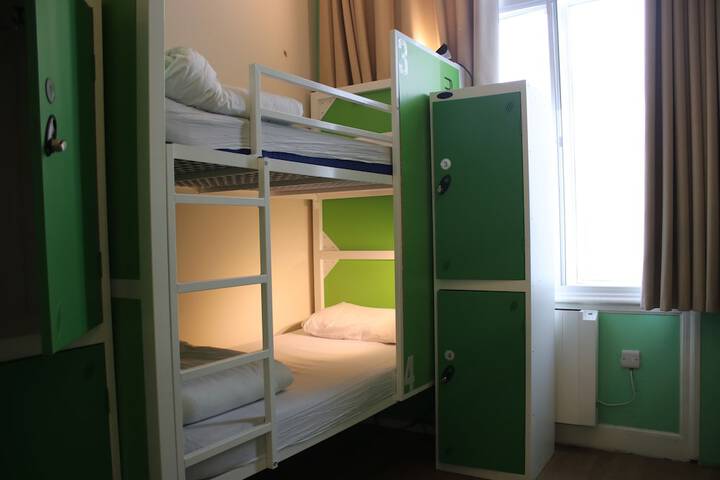 Room 33 of 76