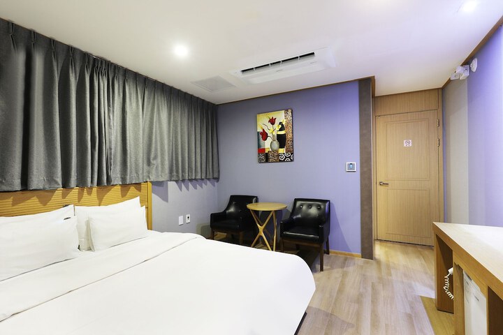 Room 20 of 49