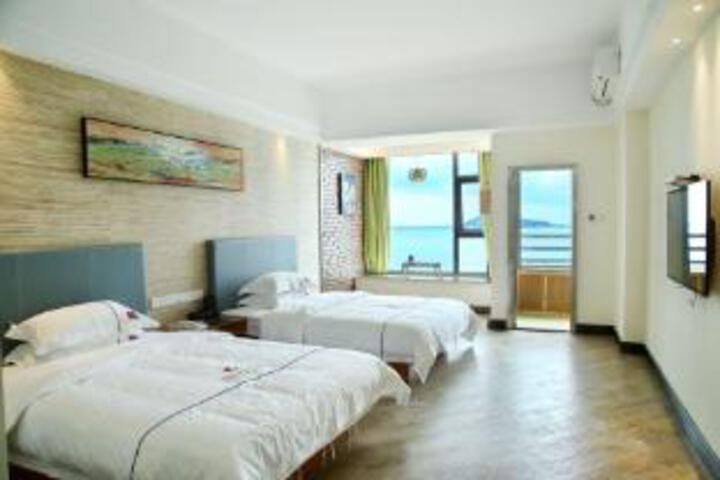 Room 5 of 7