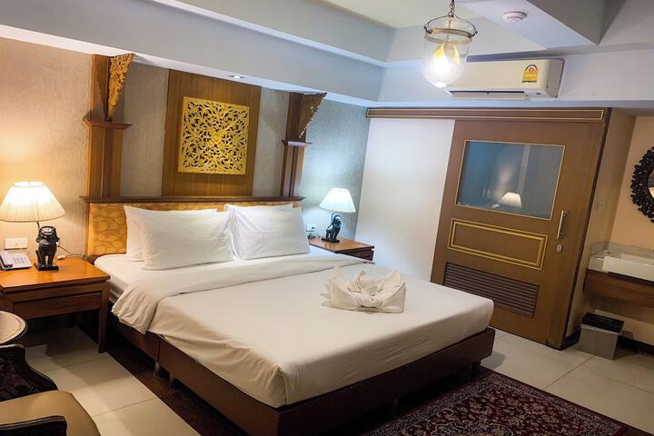 Room 36 of 77