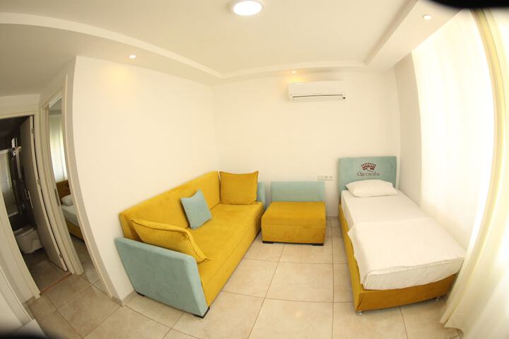 Room 3 of 10