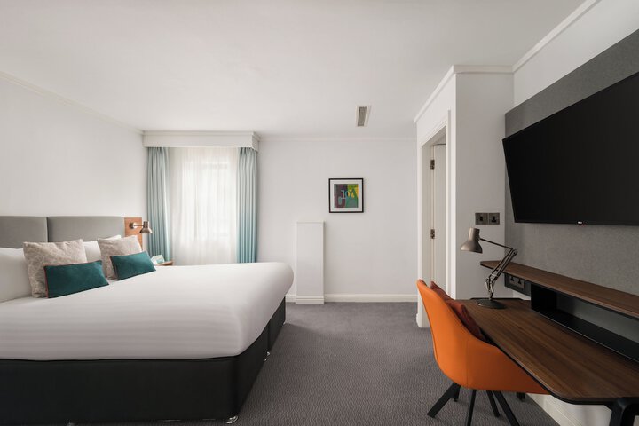 Room 34 of 134