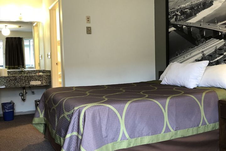 Room 10 of 36
