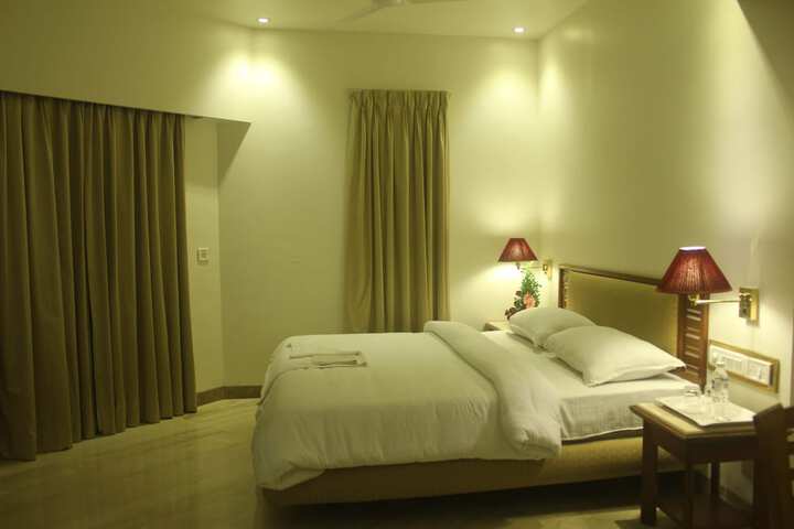 Room 8 of 181