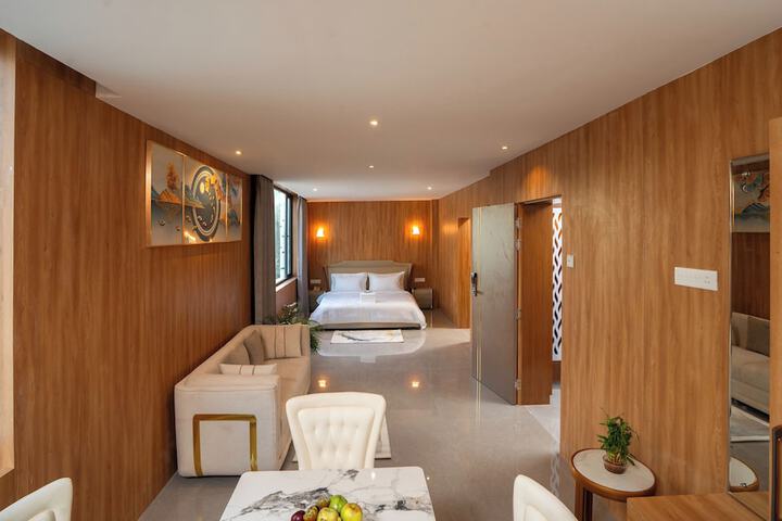 Room 10 of 20