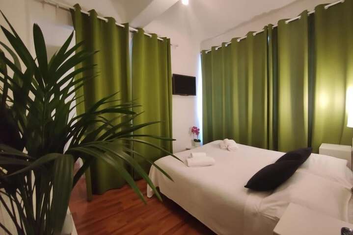 Room 4 of 25