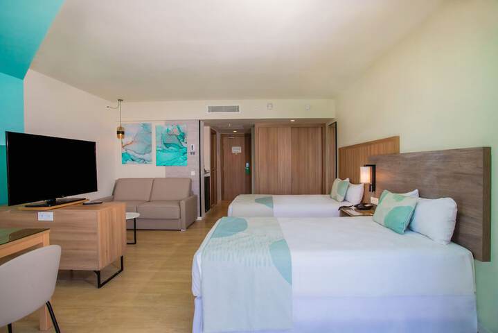 Room 12 of 85