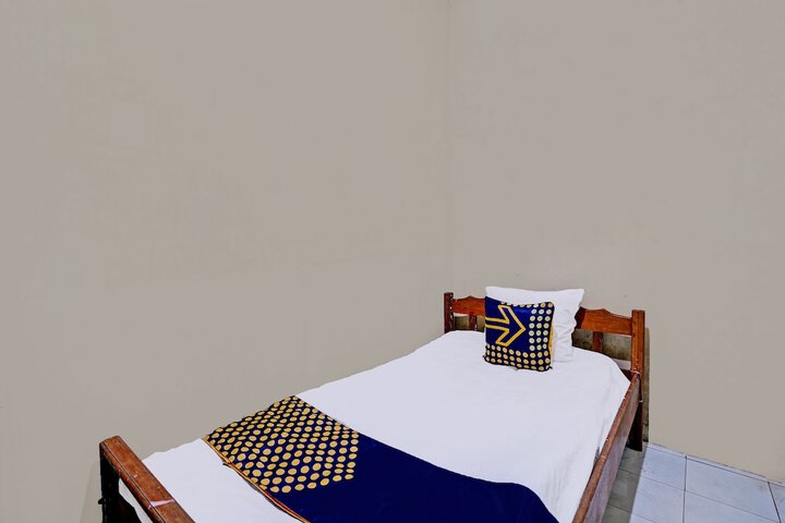 Room 13 of 25