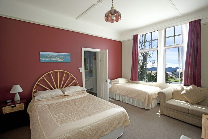 Room 4 of 32
