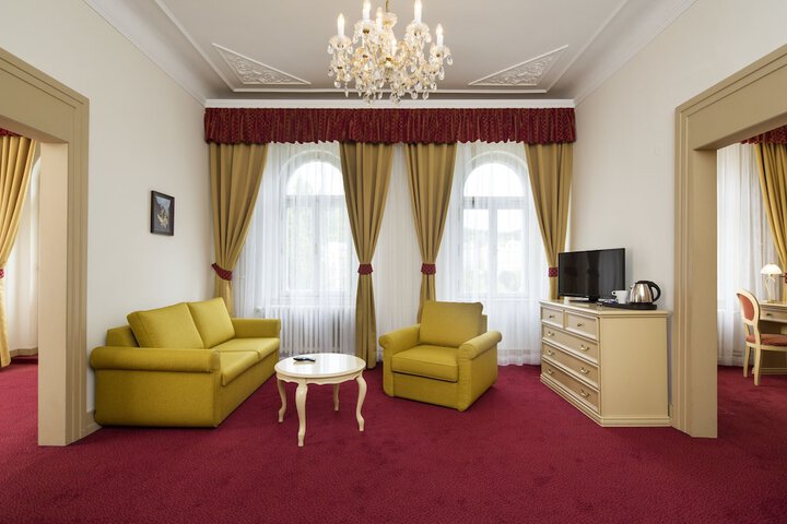Room 6 of 38