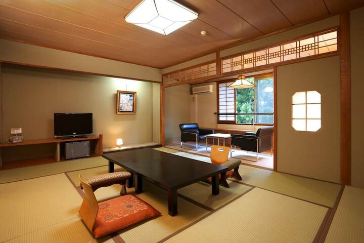 Room 3 of 23