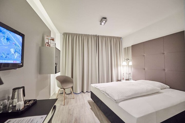 Room 33 of 69