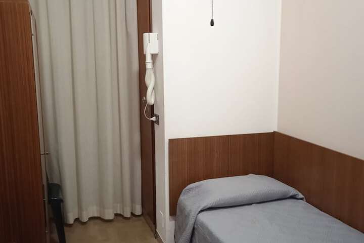 Room 7 of 37