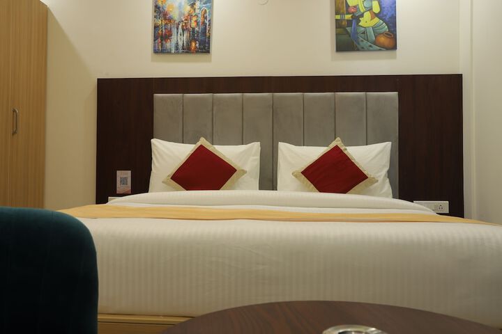 Room 9 of 24